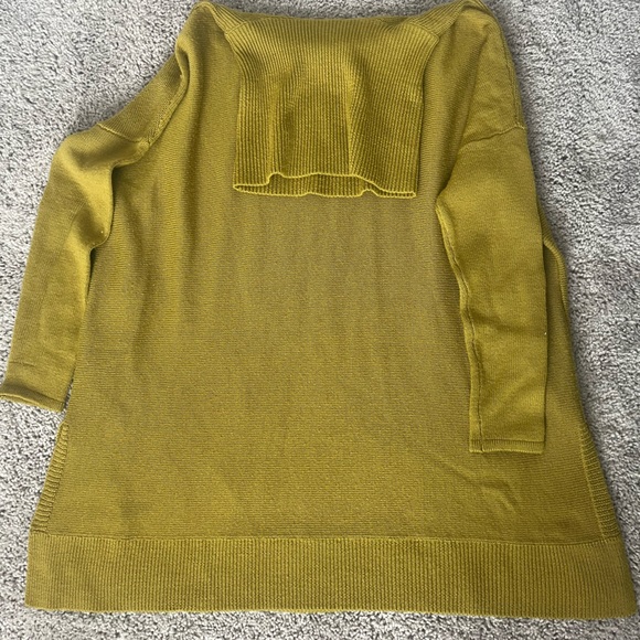 Boden Chartreuse turtle neck sweater size medium - Picture 7 of 7